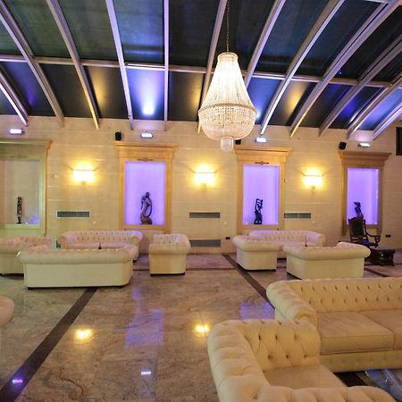 Hotel Astoria อีกูเมนิทซา ภายนอก รูปภาพ