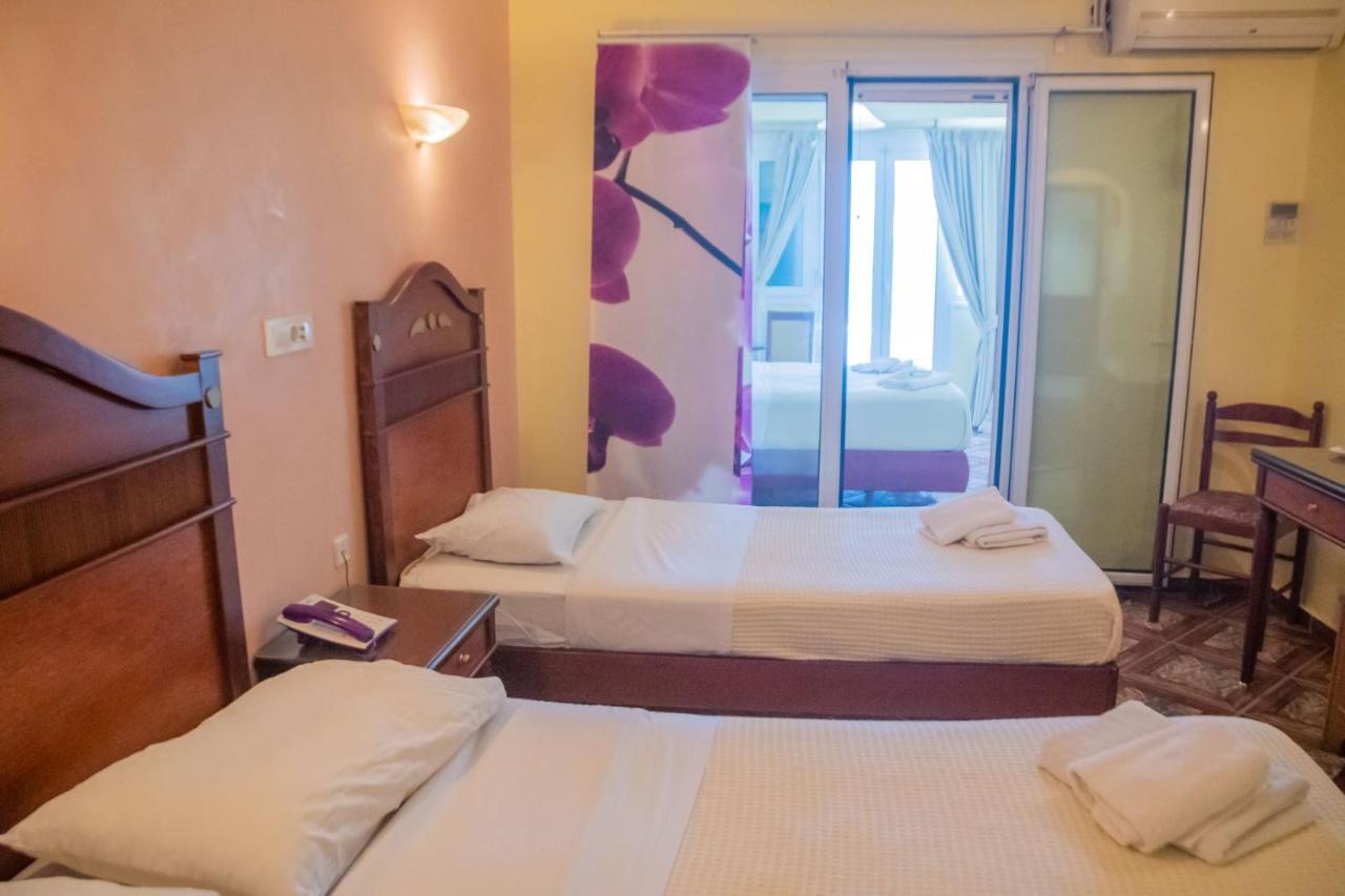 Hotel Astoria อีกูเมนิทซา ภายนอก รูปภาพ