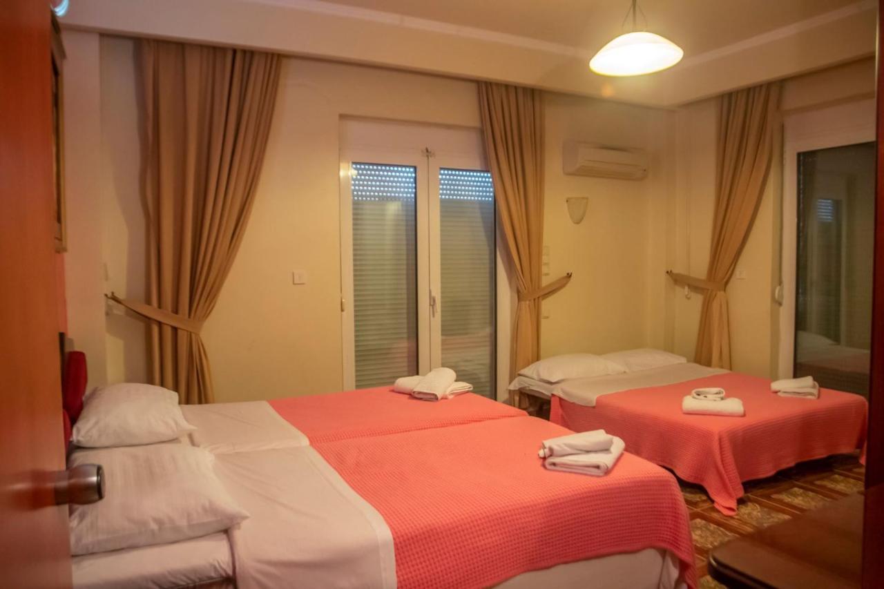 Hotel Astoria อีกูเมนิทซา ภายนอก รูปภาพ