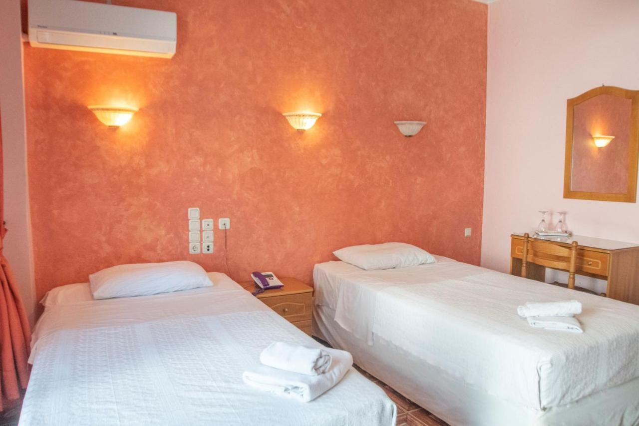 Hotel Astoria อีกูเมนิทซา ภายนอก รูปภาพ