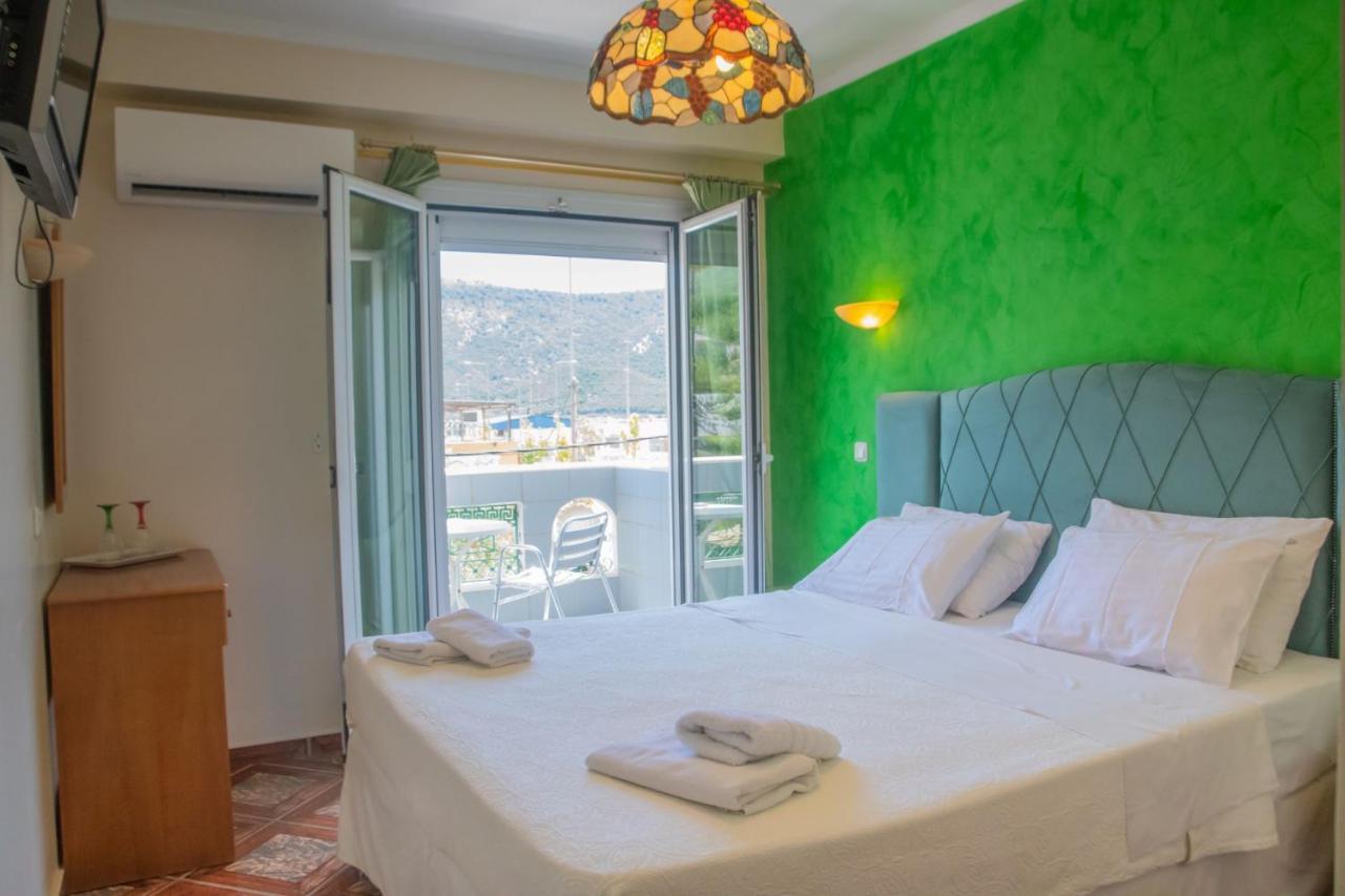 Hotel Astoria อีกูเมนิทซา ภายนอก รูปภาพ