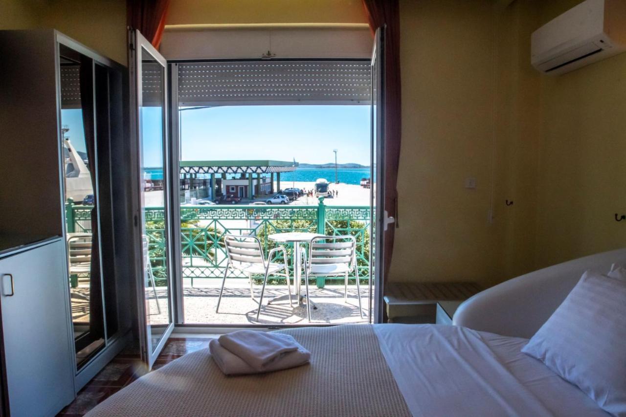 Hotel Astoria อีกูเมนิทซา ภายนอก รูปภาพ