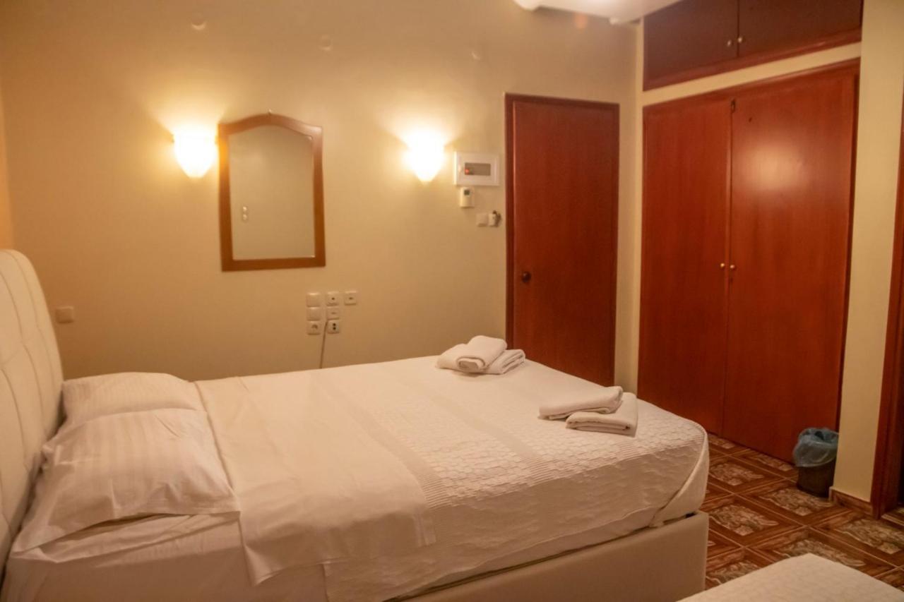 Hotel Astoria อีกูเมนิทซา ภายนอก รูปภาพ