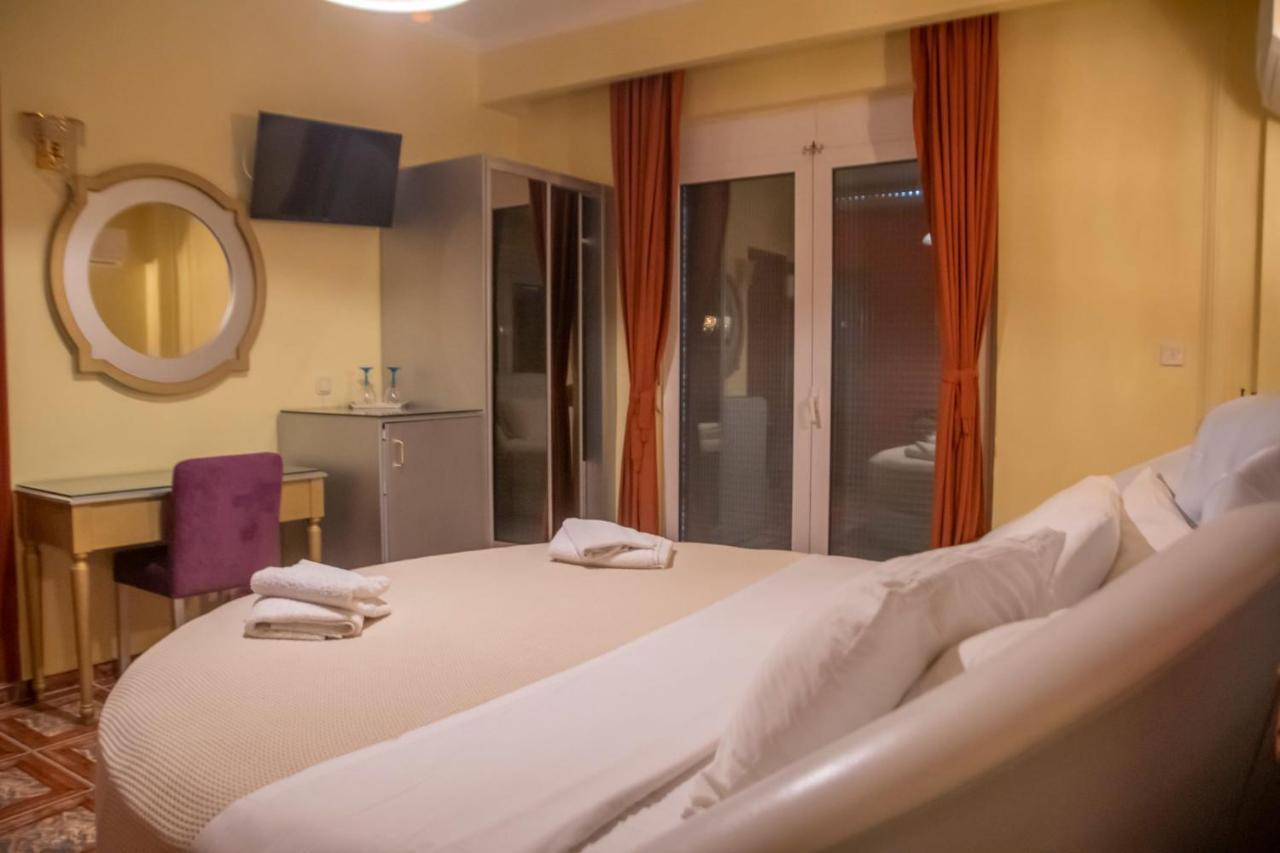 Hotel Astoria อีกูเมนิทซา ภายนอก รูปภาพ