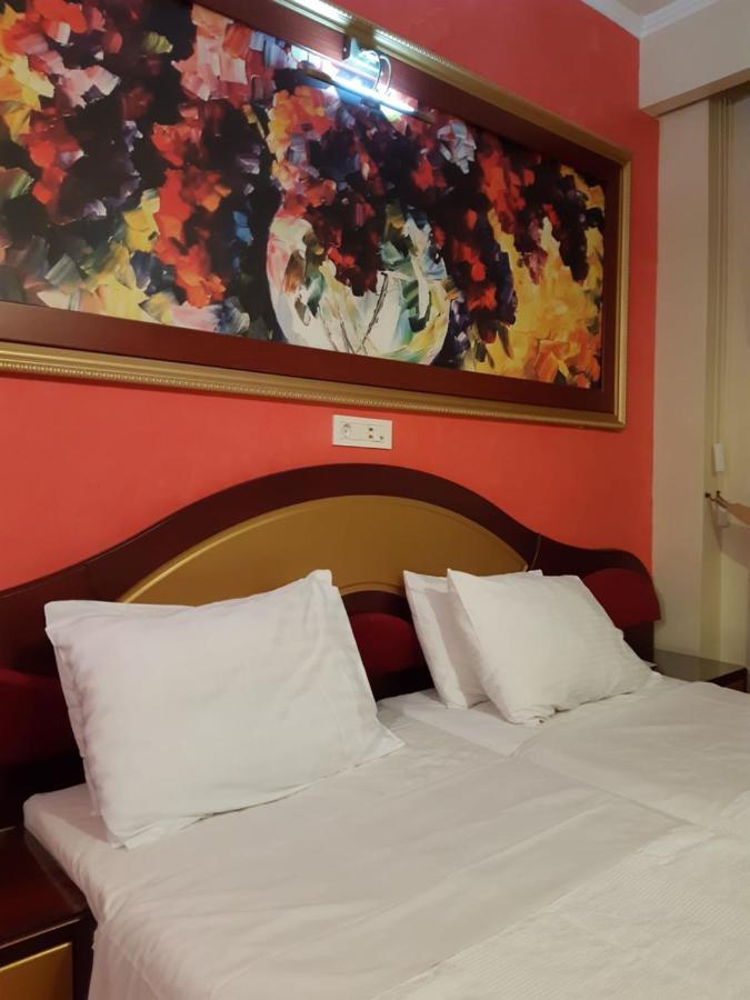 Hotel Astoria อีกูเมนิทซา ภายนอก รูปภาพ