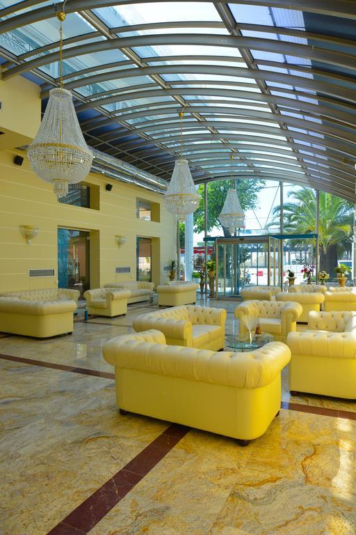 Hotel Astoria อีกูเมนิทซา ภายนอก รูปภาพ
