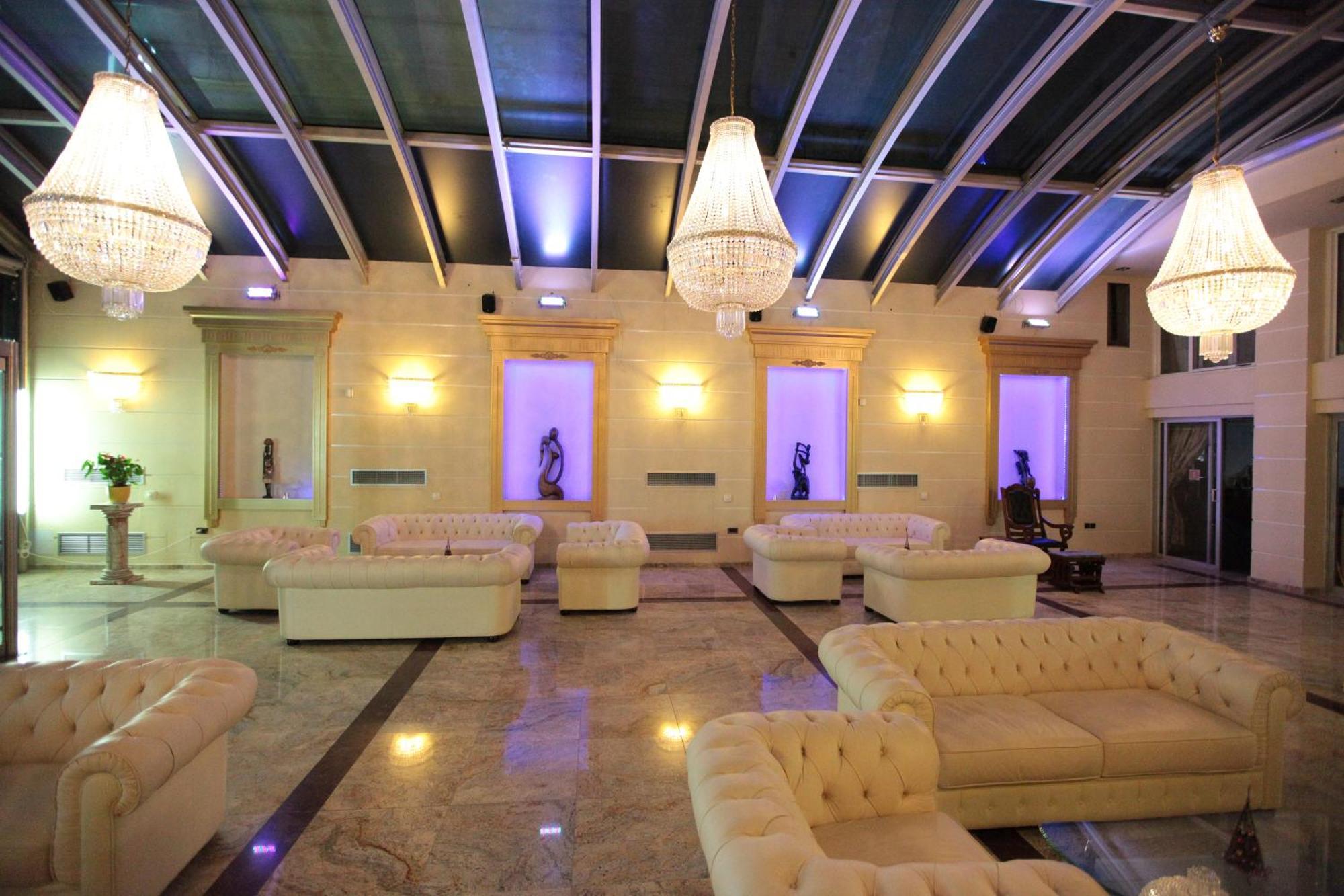 Hotel Astoria อีกูเมนิทซา ภายนอก รูปภาพ