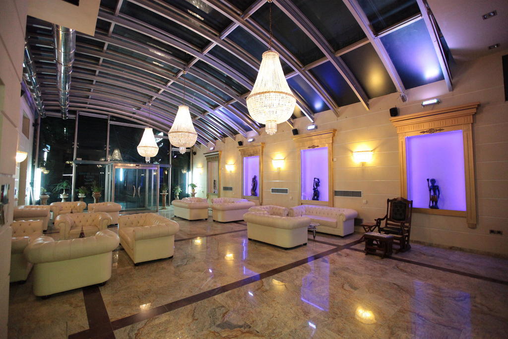 Hotel Astoria อีกูเมนิทซา ภายนอก รูปภาพ